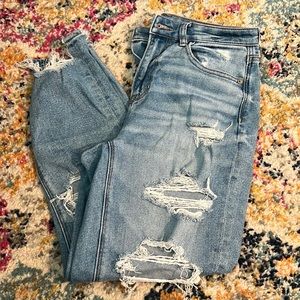 American Eagle distressed mom jeans!💓
